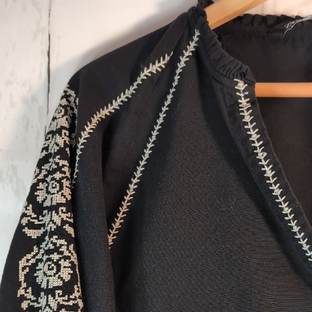 Zara Black Blouse with Cream Embroidered Sleeves - Picture 4 of 6
